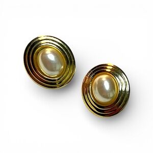 JUDY LEE VINTAGE 1950s Faux Gold and Pearl Oval Clip Earrings